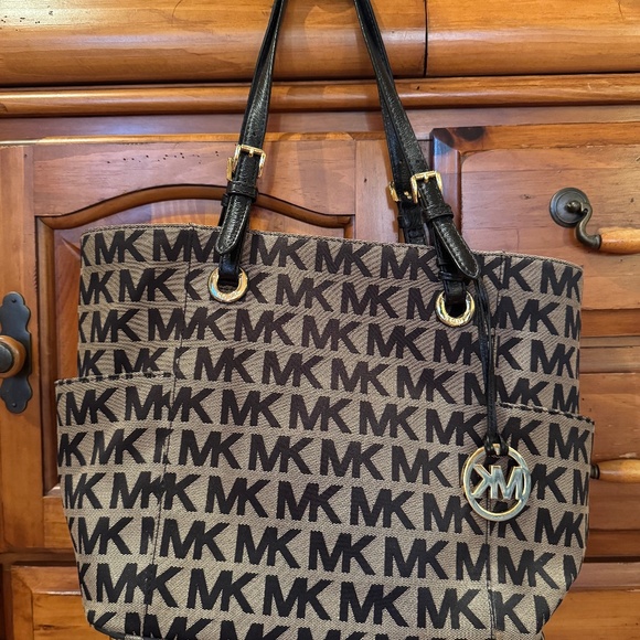 Michaels Kors Signature Logo Shoulder Bag - Picture 1 of 4